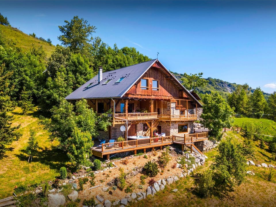 Property building, Day, Natural landscape, Summer, Mountain view