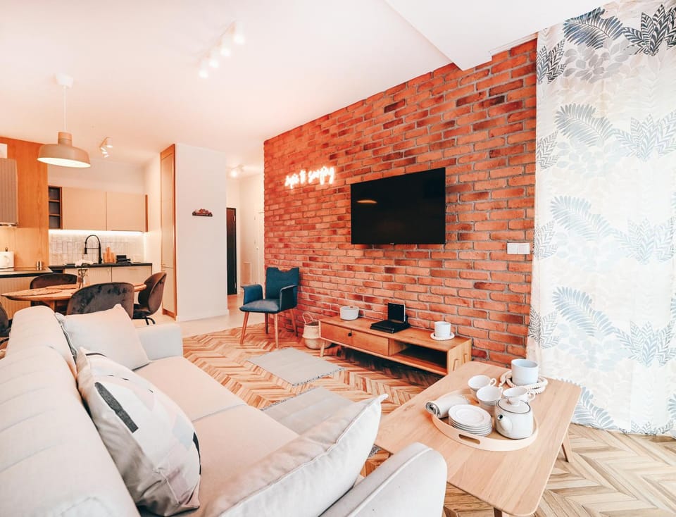 TV and multimedia, Living room, Seating area, Evening entertainment