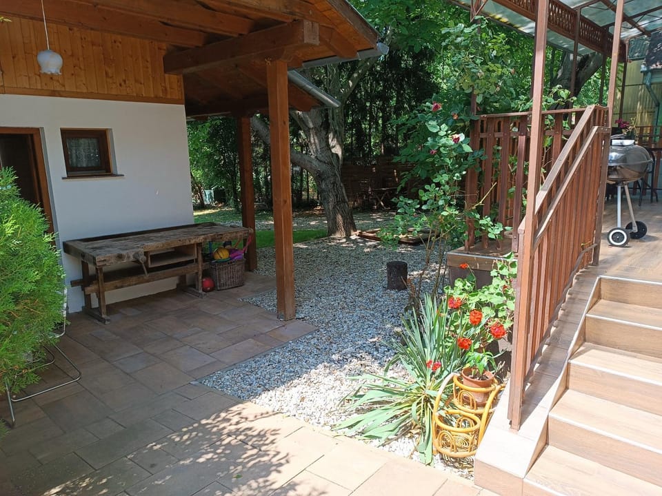 Dóra Apartman Apartment in Balatonszárszó