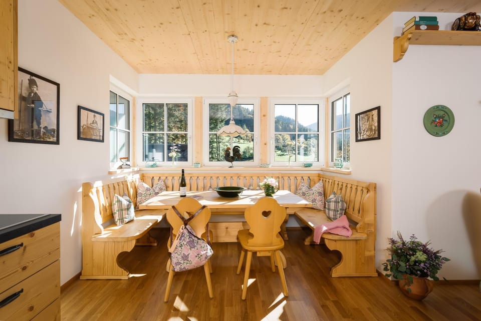 Living room, Seating area, Dining area, Food