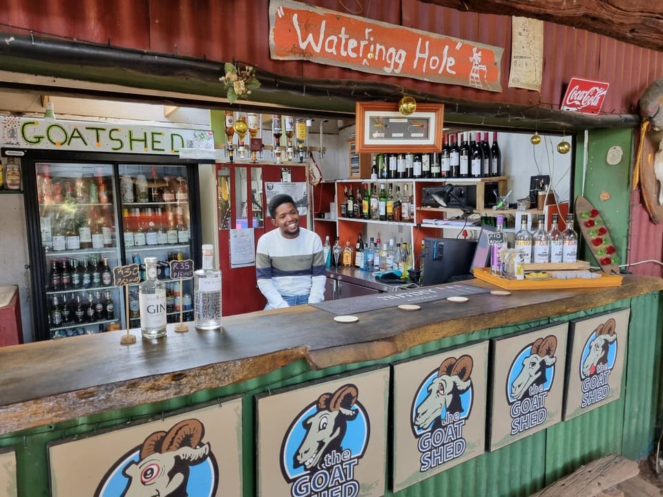 Restaurant/places to eat, Lounge or bar