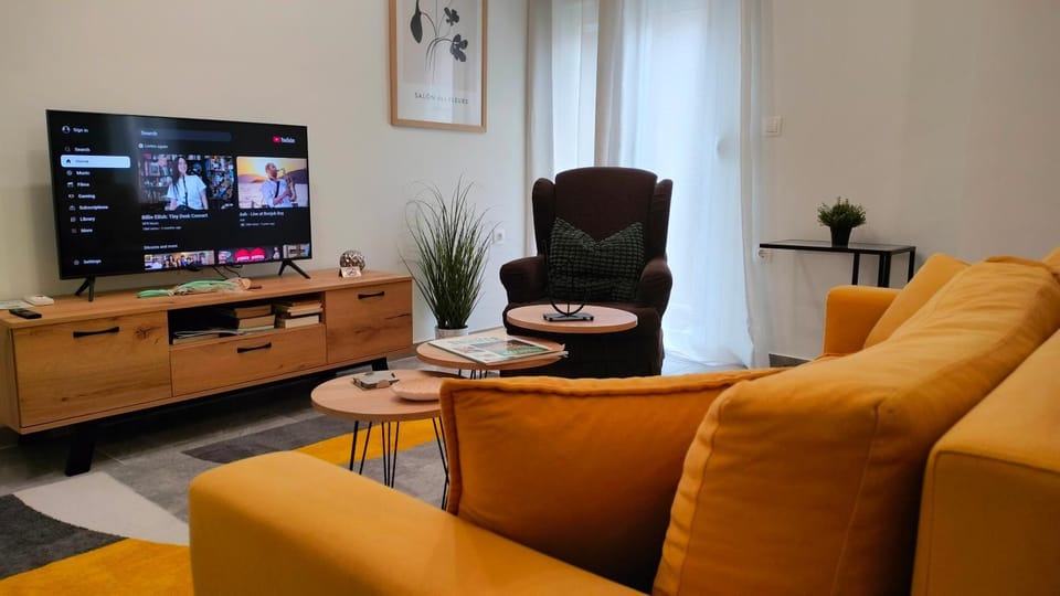 TV and multimedia, Living room, Seating area