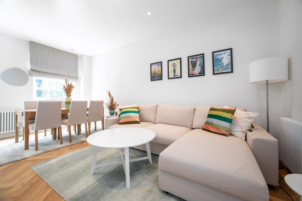 TV and multimedia, Living room, Dining area