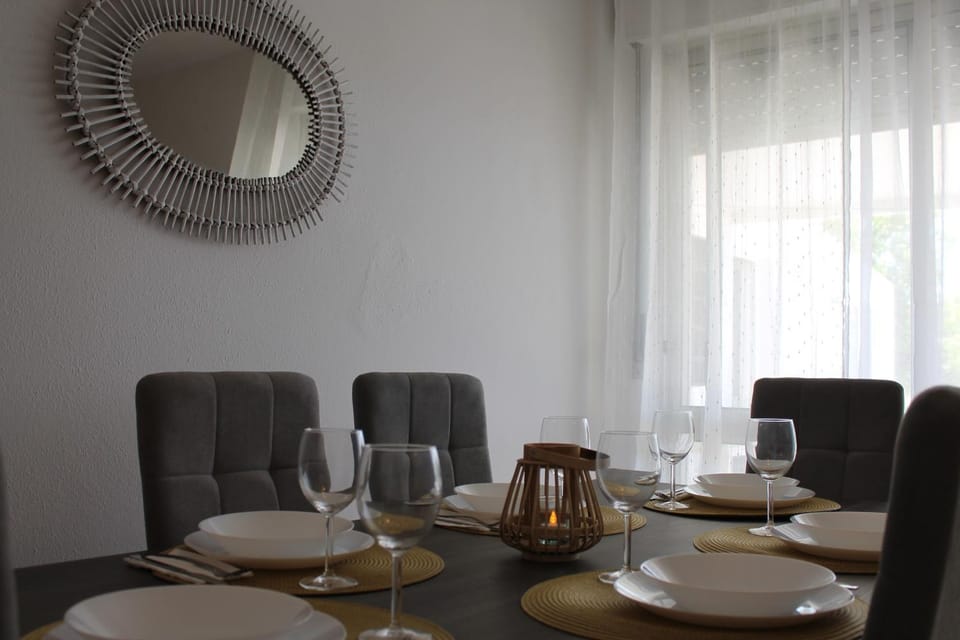 Living room, Seating area, Dining area