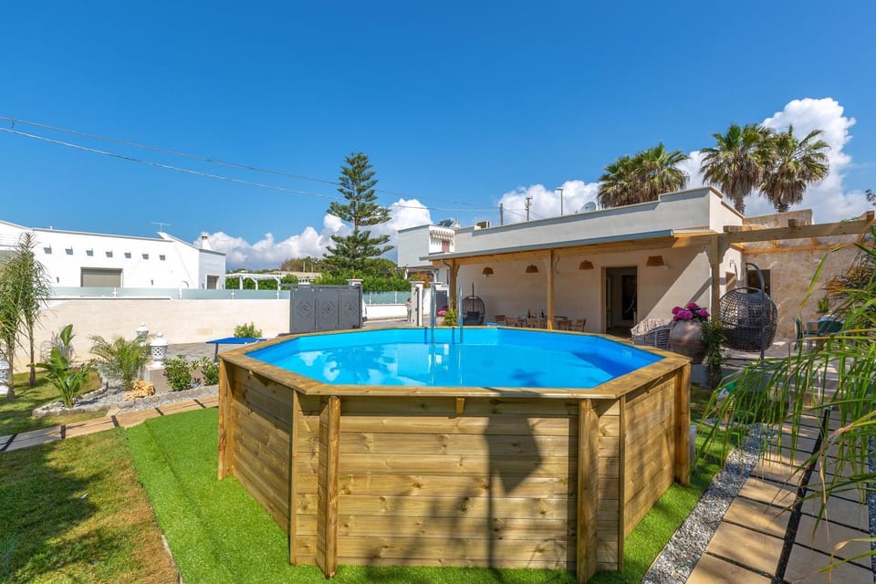 Property building, Garden, Swimming pool