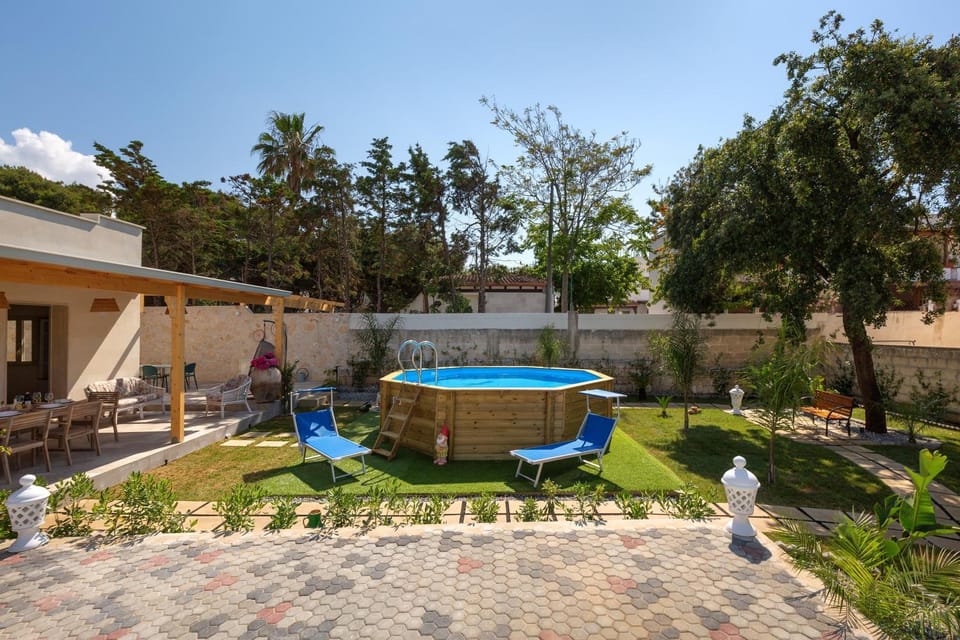 Property building, Garden, Swimming pool