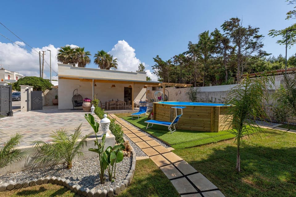 Property building, Garden, Swimming pool
