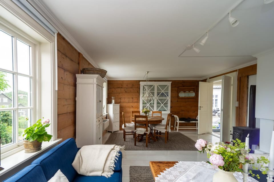 Living room, Dining area, Garden view