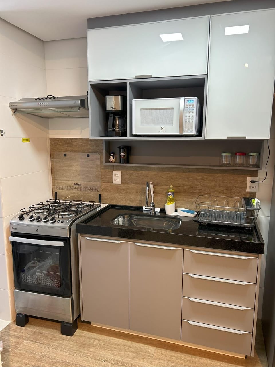 Coffee/tea facilities, Kitchen or kitchenette, minibar, pet friendly, stove