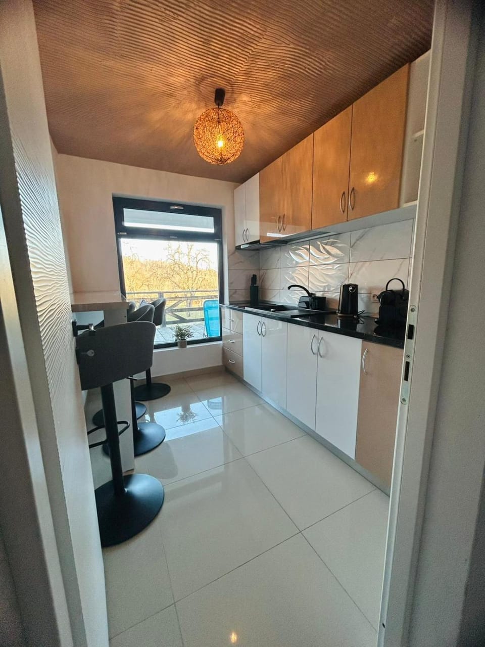 Property building, Restaurant/places to eat, Kitchen or kitchenette, minibar, stove
