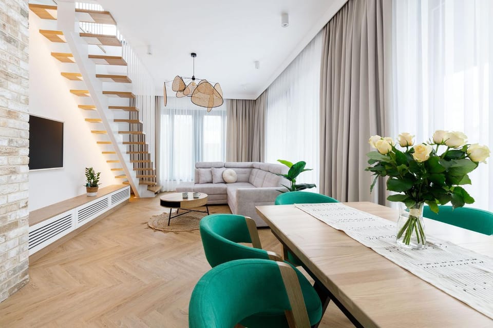 Boho Deluxe Apart - największy apartament 130m2 nad Jeziorem Ukiel z 50m tarasem, przy jeziorze, garaż podziemny, klimatyzacja, 3 sypialnie plus salon, 2 łazienki, winda, fvat Apartment in Poland