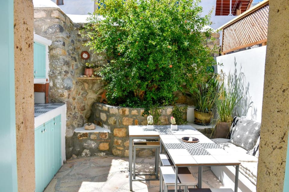 Garden, Seating area, Dining area