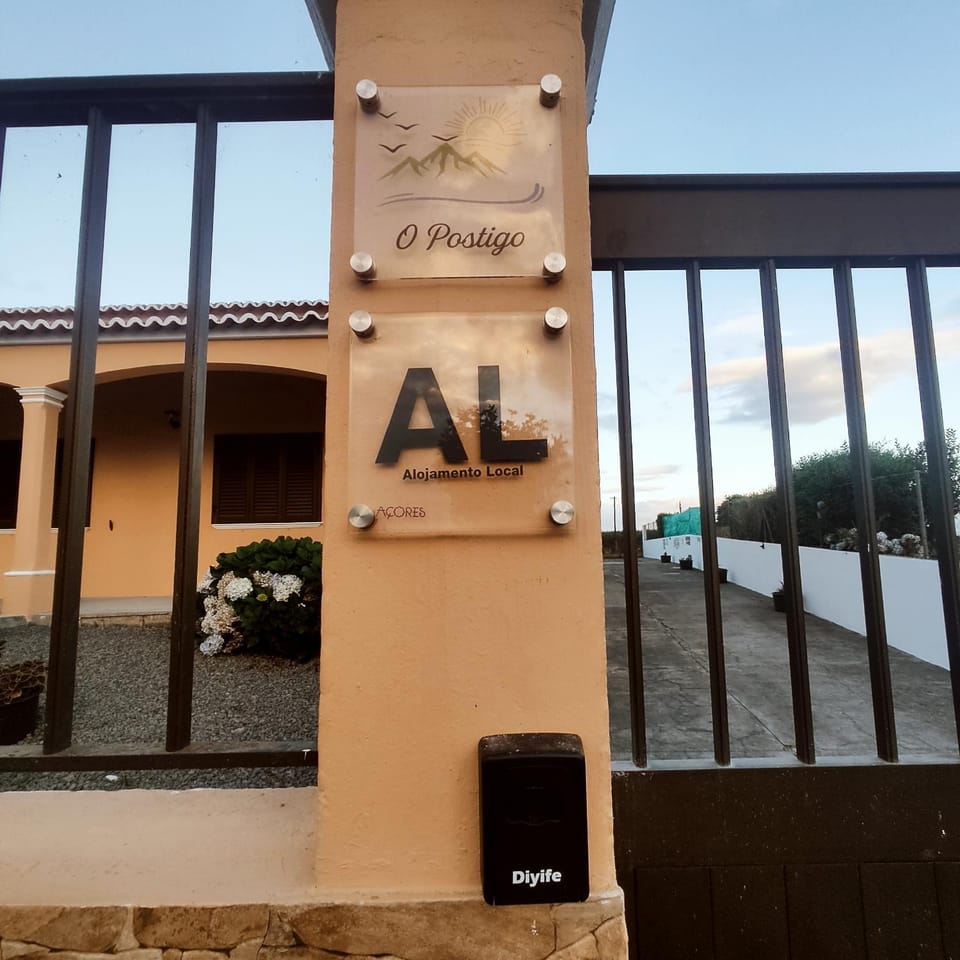 Property building, Facade/entrance, Logo/Certificate/Sign, On site, safe