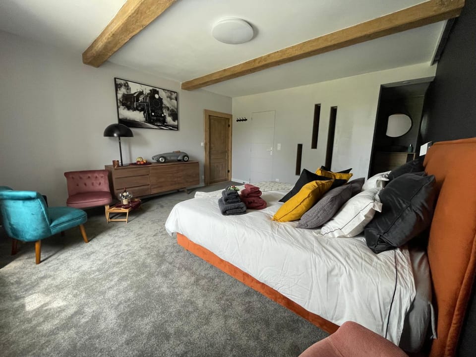 Bed, Photo of the whole room, Bedroom