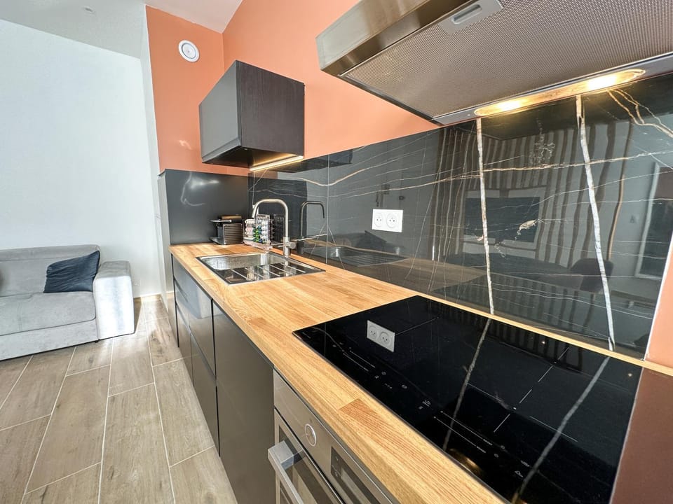 Kitchen or kitchenette