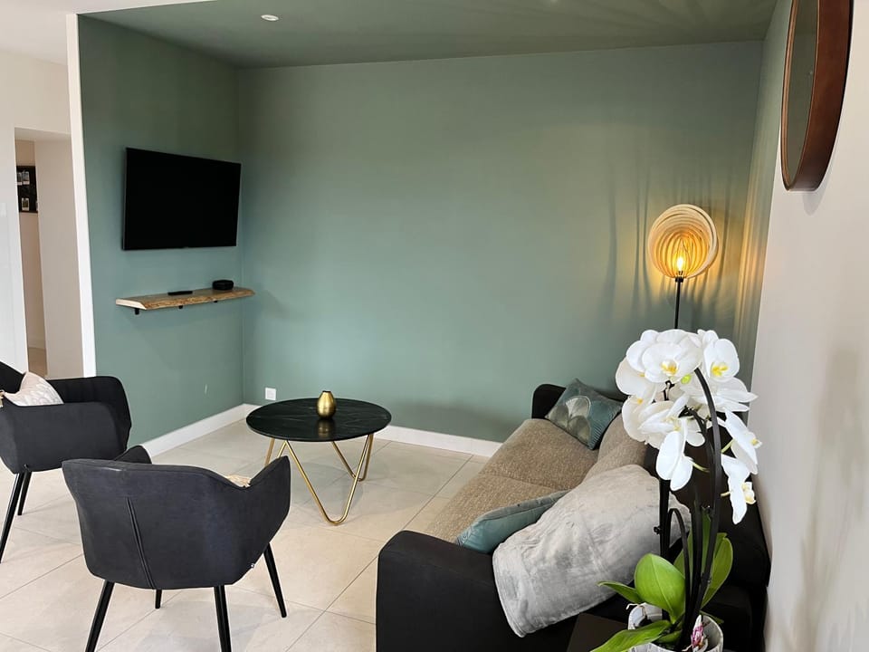 Communal lounge/ TV room, TV and multimedia, Living room