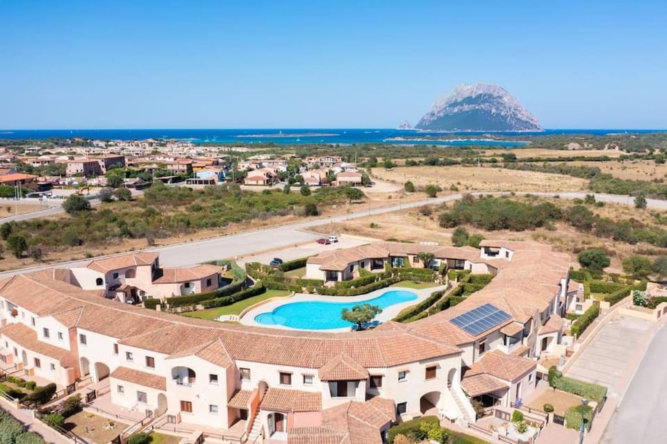 Tavolara Paradise - Sea View - Swimming Pool - WiFi Apartment in Sardinia