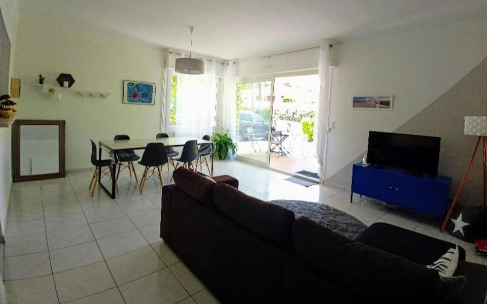 Living room, Dining area, Meals