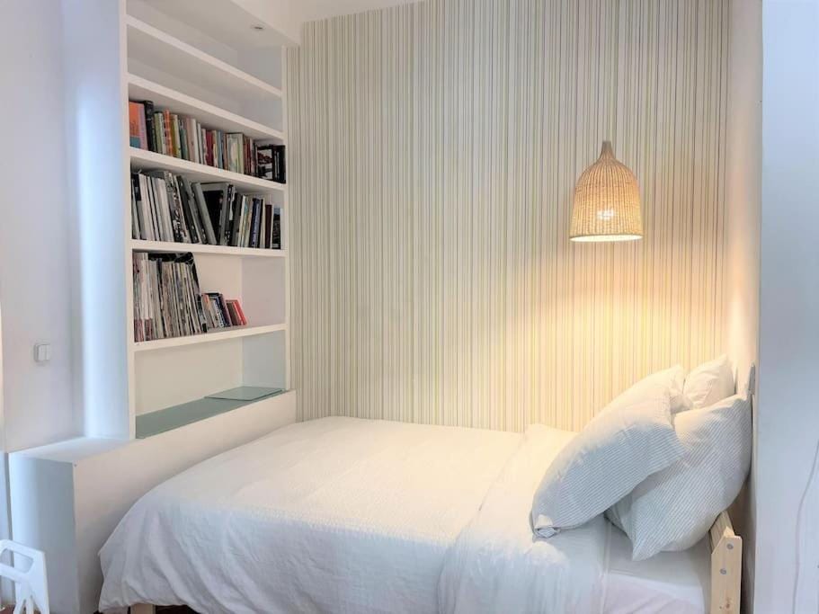 Bed, Library, Photo of the whole room