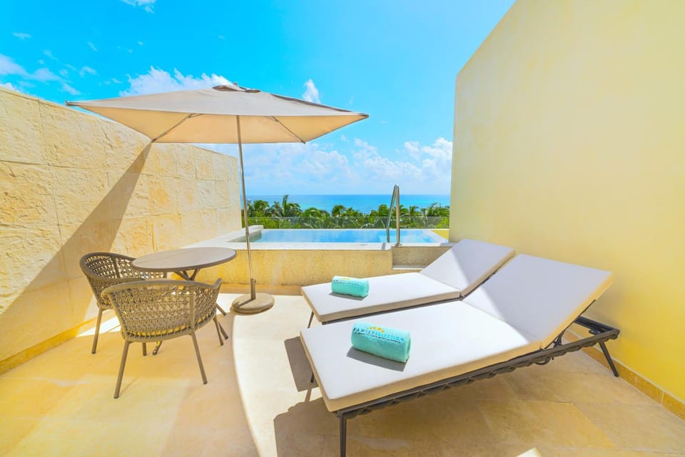 View (from property/room), Balcony/Terrace, Swimming pool