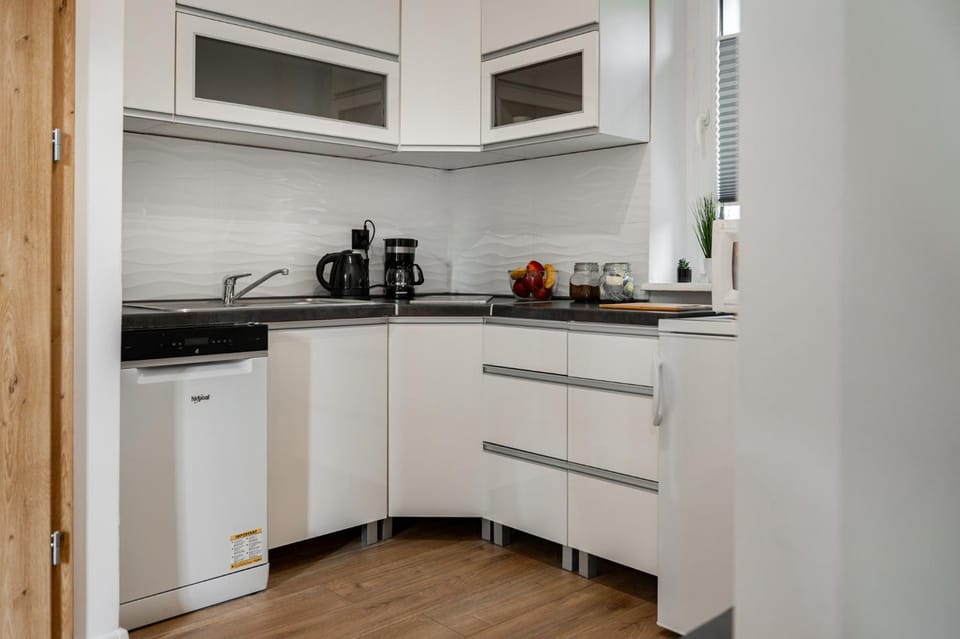 Coffee/tea facilities, Kitchen or kitchenette, dishwasher, minibar, stove