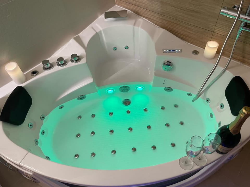Spa and wellness centre/facilities, Spa and wellness centre/facilities, Bath