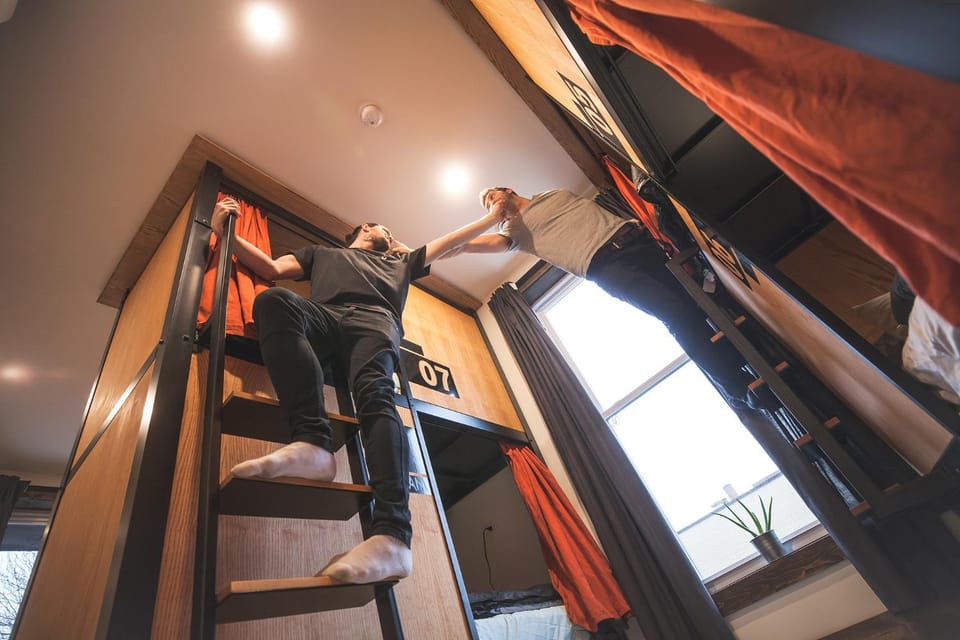 Bed, People, Bedroom, group of guests, bunk bed