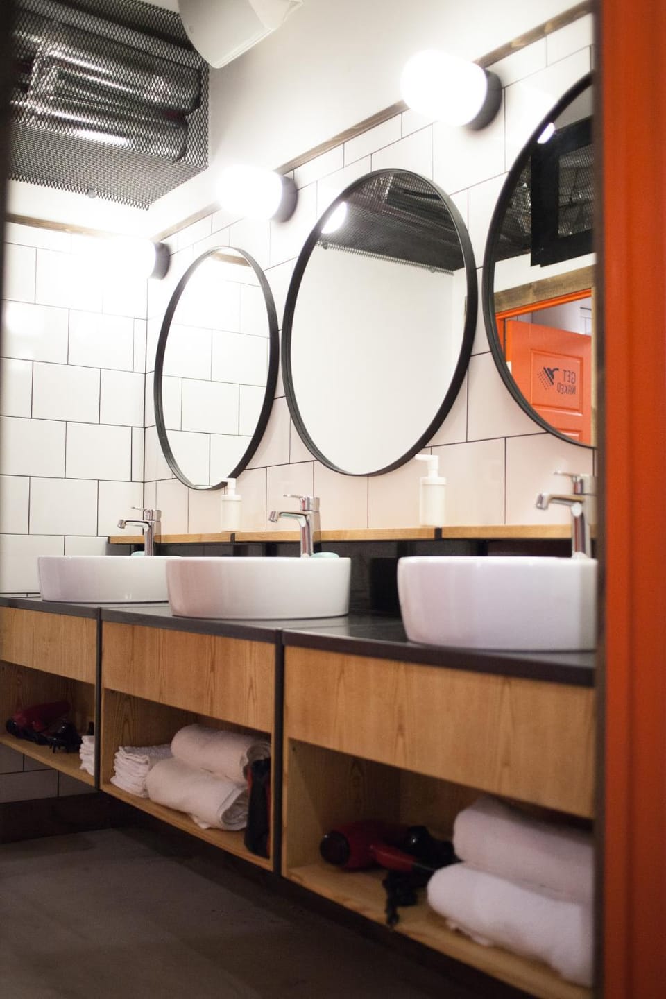 Shower, towels