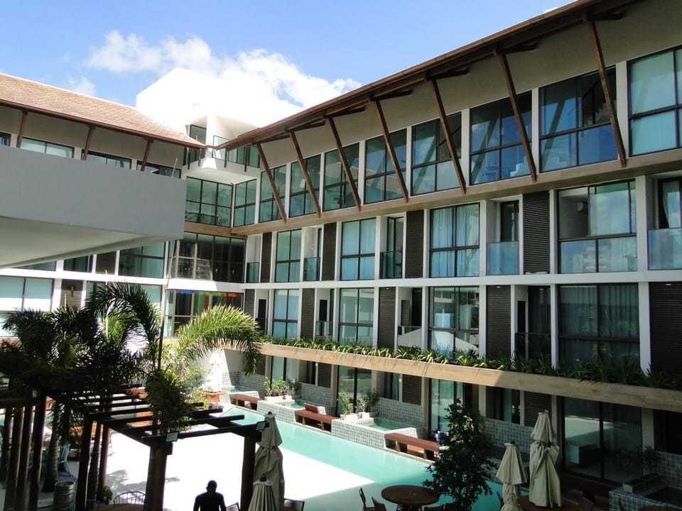 Property building, Balcony/Terrace, Pool view