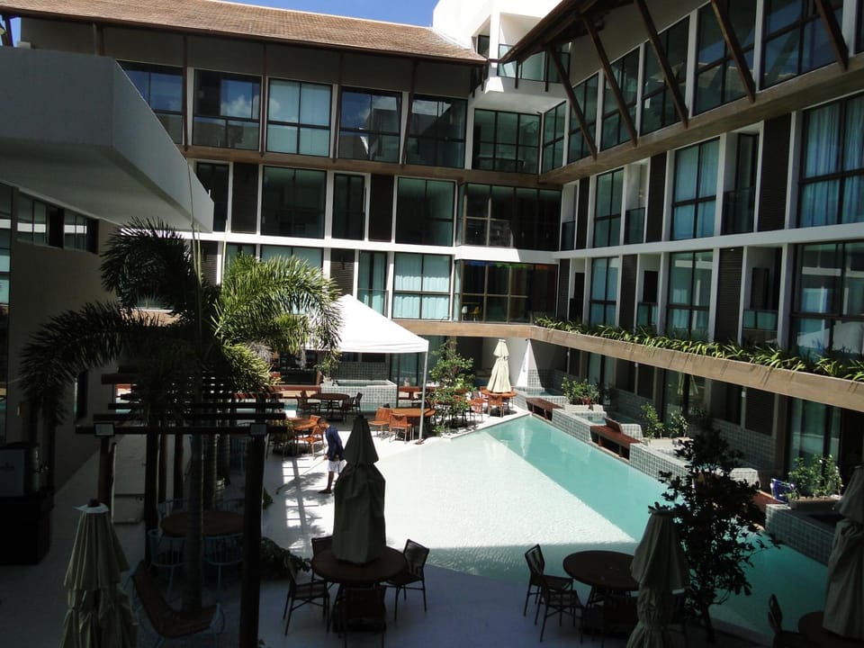 Restaurant/places to eat, Day, Pool view, Swimming pool, sunbed