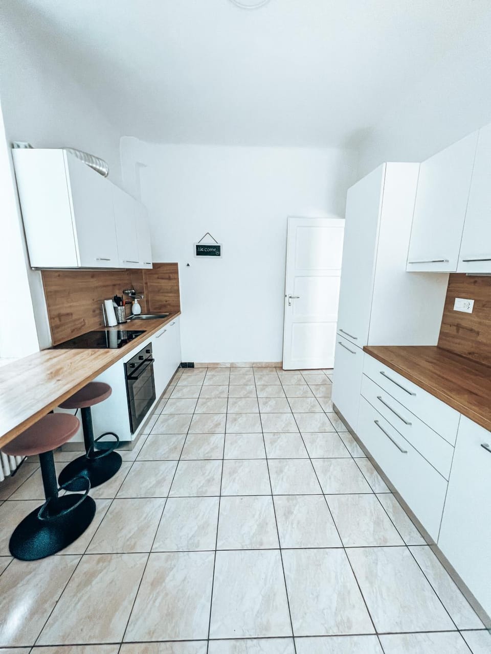 Kitchen or kitchenette, oven, pet friendly, stove