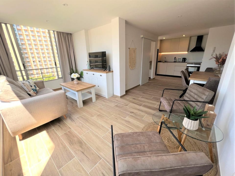 TV and multimedia, Living room, Seating area, Dining area