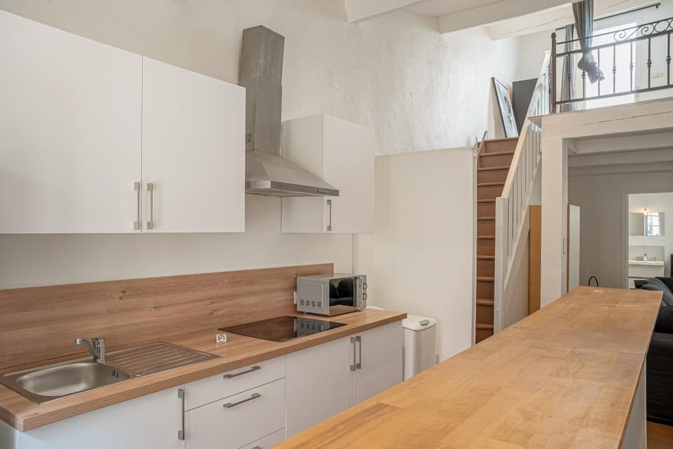 minibar, stove, kitchen