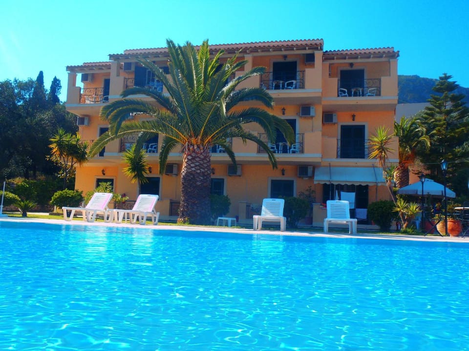Swimming pool, Swimming pool