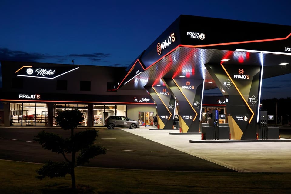 Property building, Restaurant/places to eat, Night