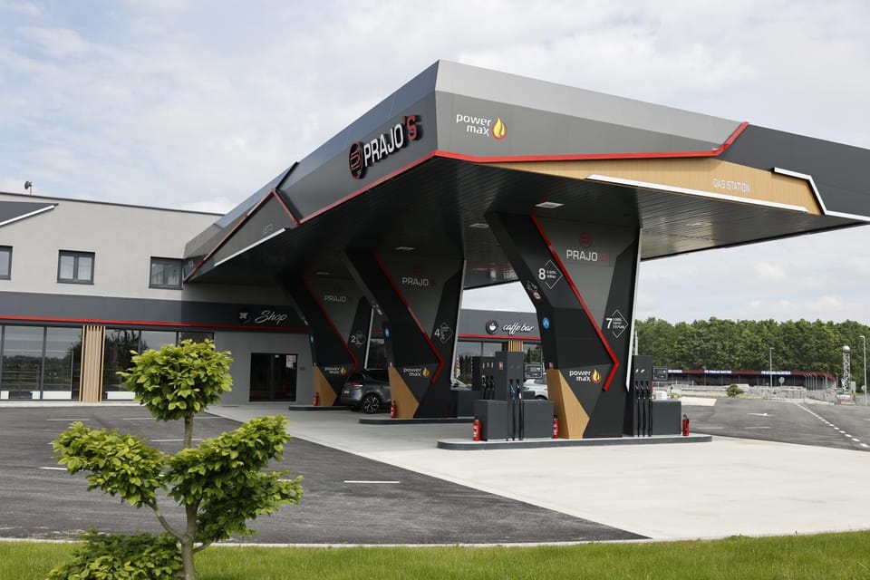 Property building, Restaurant/places to eat, Day