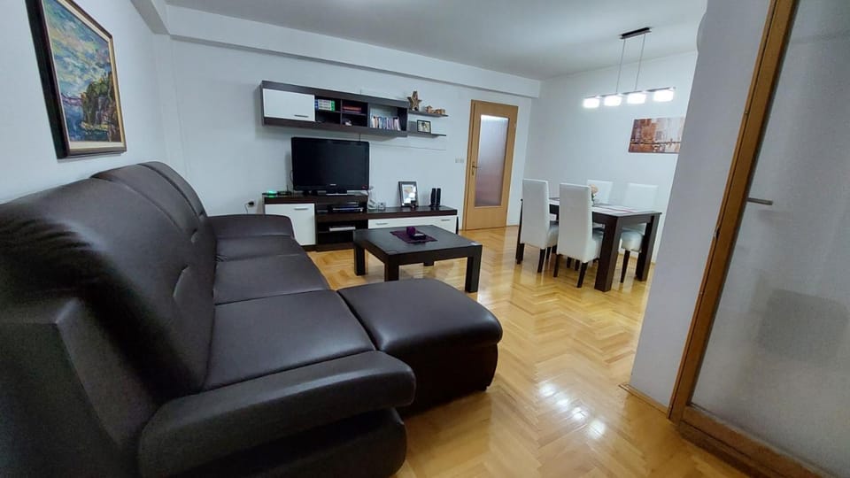TV and multimedia, Kitchen or kitchenette, Seating area, Dining area, Evening entertainment