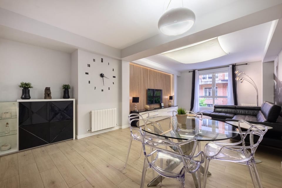 TV and multimedia, Living room, Seating area, Dining area, internet