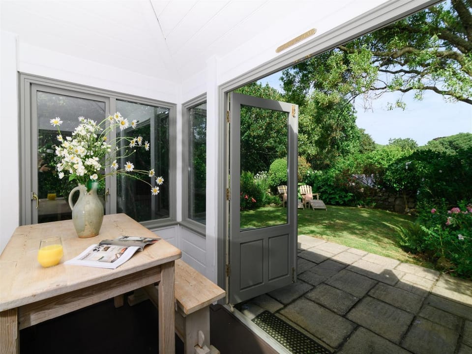 Patio, Dining area