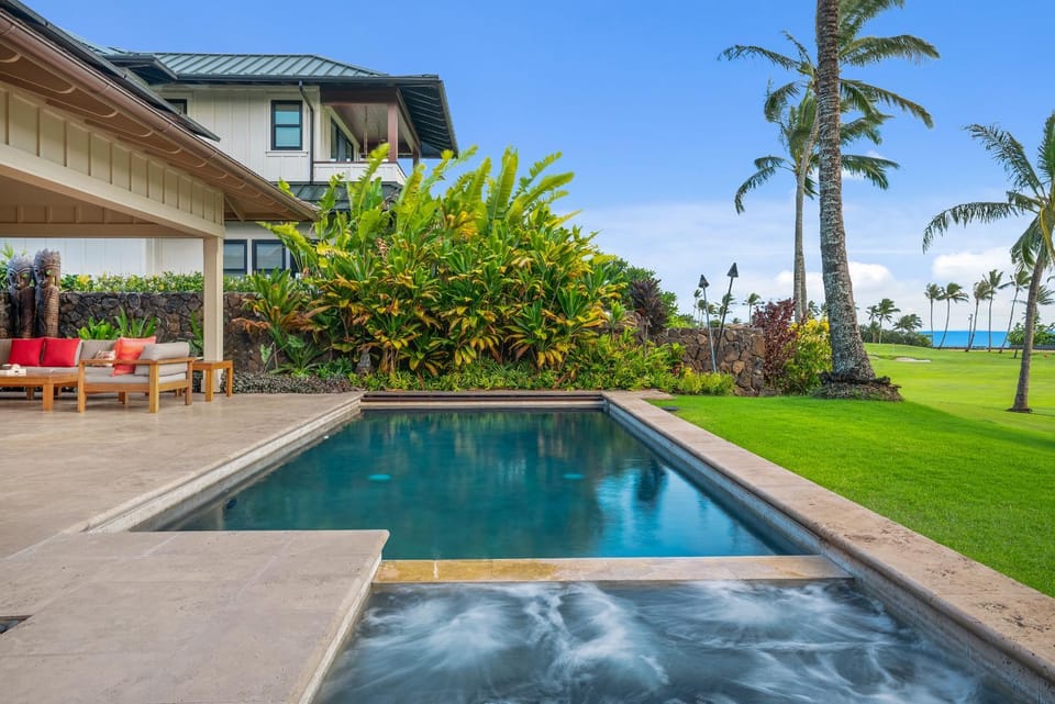 Seating area, Pool view, Swimming pool