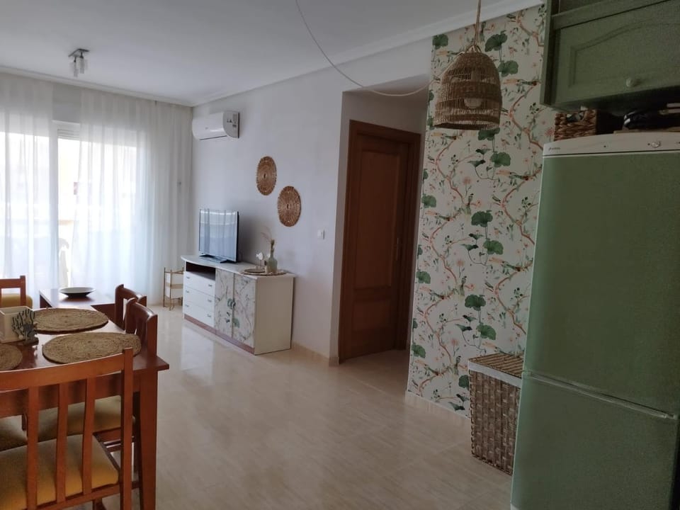TV and multimedia, Living room, Dining area, air conditioner