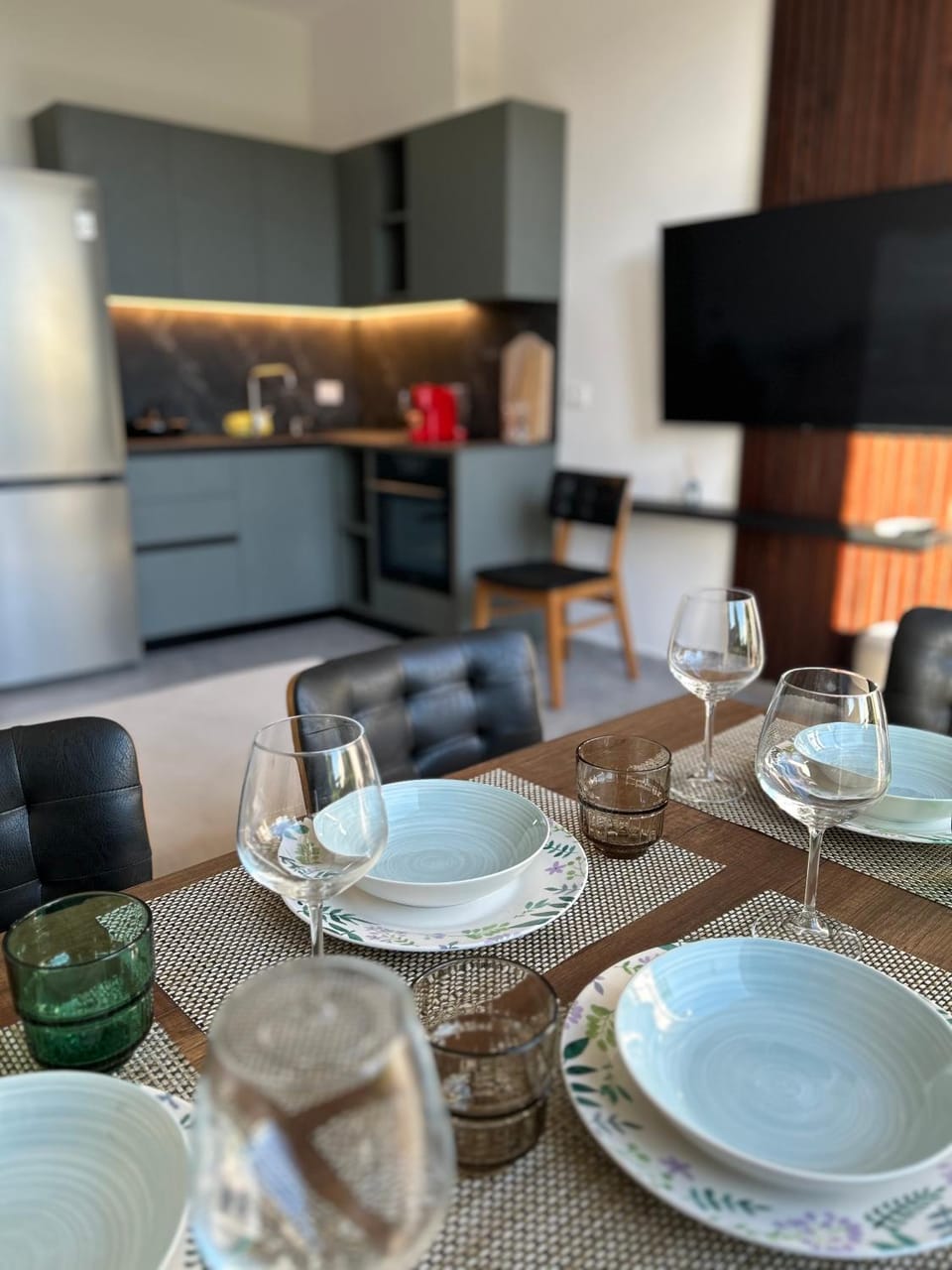 Kitchen or kitchenette, Living room, Seating area, Dining area