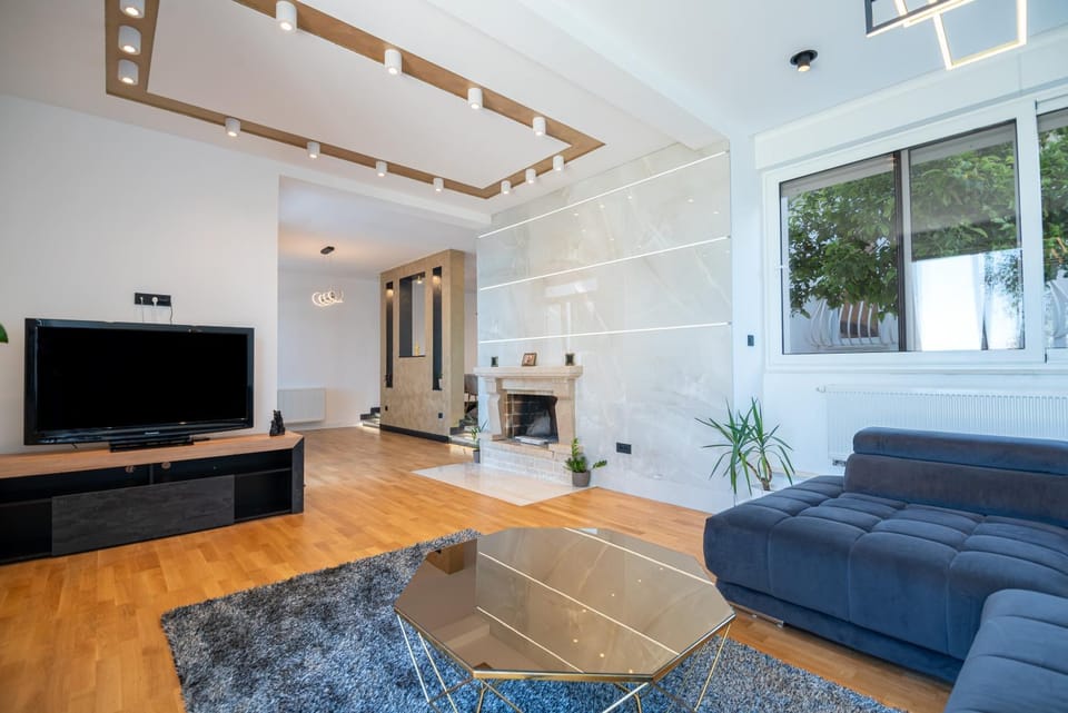 Communal lounge/ TV room, TV and multimedia, Living room, Seating area, Evening entertainment
