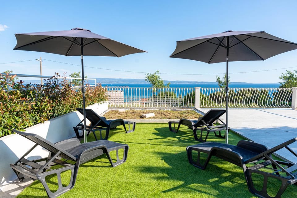 Spring, Day, Natural landscape, Garden, Seating area, Garden view, Sea view, sunbed