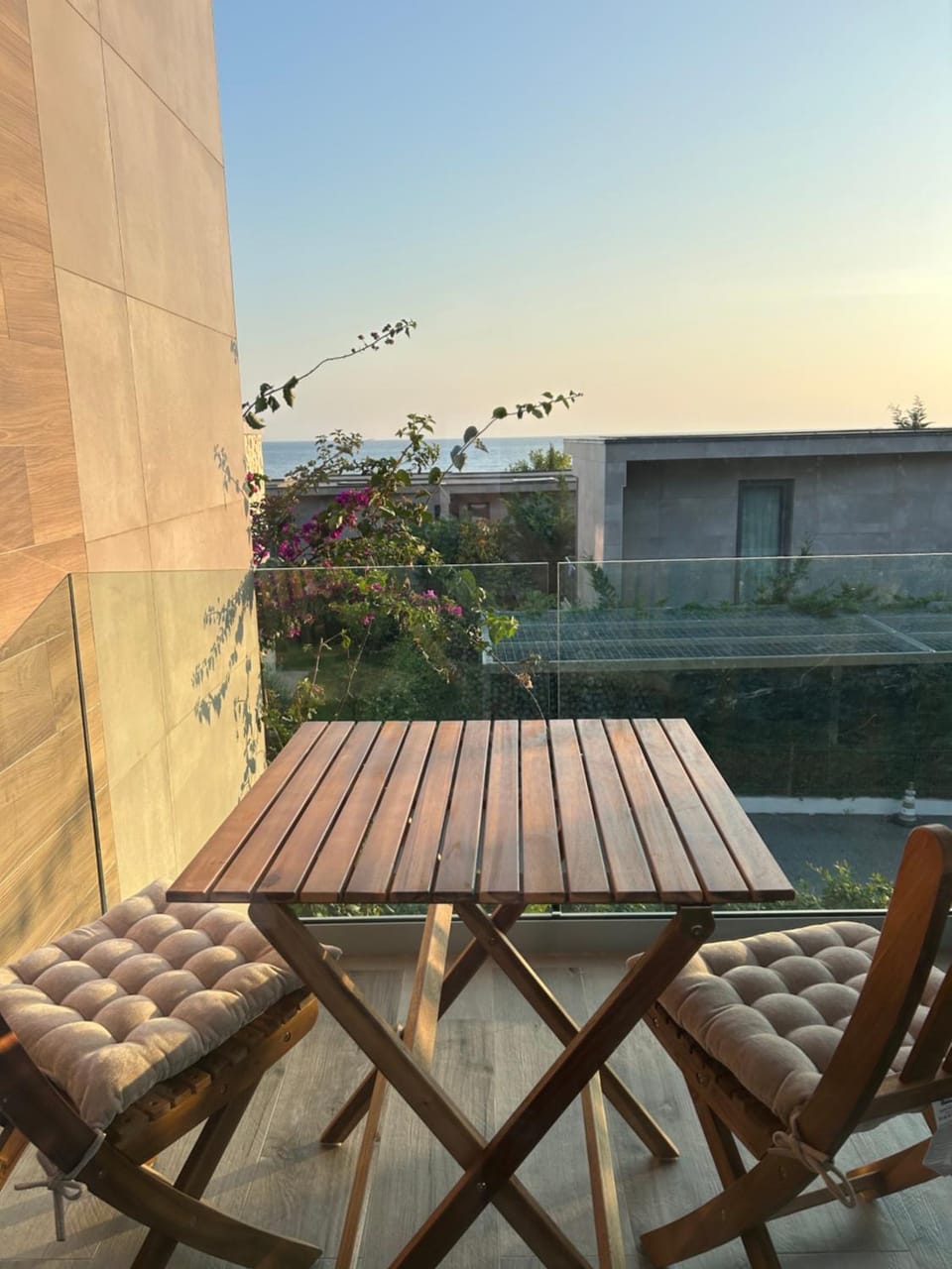 View (from property/room), Balcony/Terrace, Living room, Seating area, Dining area