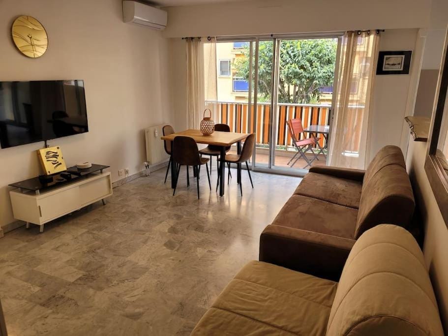 Communal lounge/ TV room, Dining area