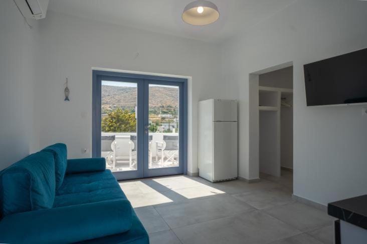 Traditional White House2 House in Paros, Greece