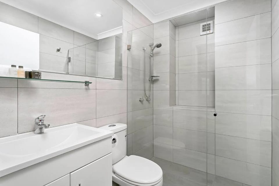 BB010 - fantastic views overlooking Bondi Beach Apartment in Sydney