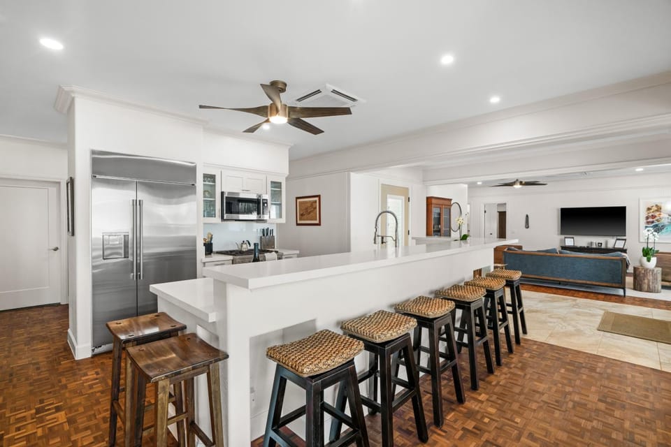 Kitchen or kitchenette, Seating area