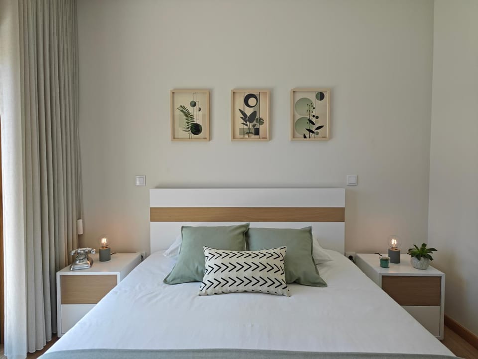Bed, Photo of the whole room, Decorative detail, Bedroom